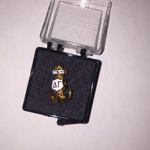 Delta Gamma Pin